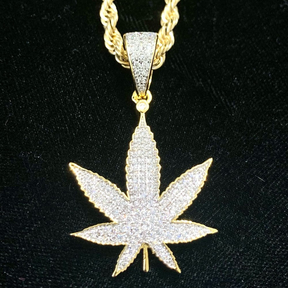 NEW LEAF 18K GOLD FULL LAB DIAMONDS NEW CHAIN NECKLACE PENDANT MADE IN ITALY!